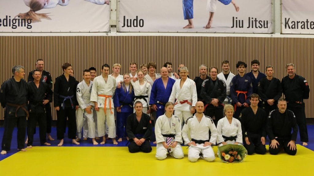 Nieuwe dangraad-houders (zwarte band) bij BudoSport Hoorn